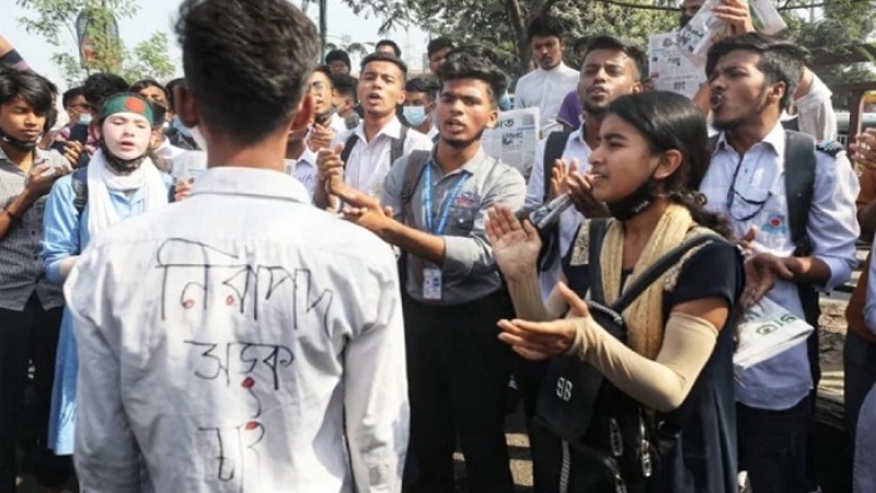 শনিবার লাল কার্ড দেখাবেন শিক্ষার্থীরা