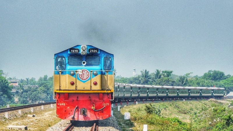 ঢাকা থেকে সব যাত্রীবাহী ট্রেন চলাচল বন্ধ