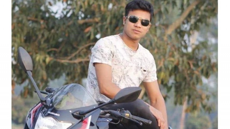 মাদকসেবীর ছুরিকাঘাতে আহত সেই পুলিশের মৃত্যু