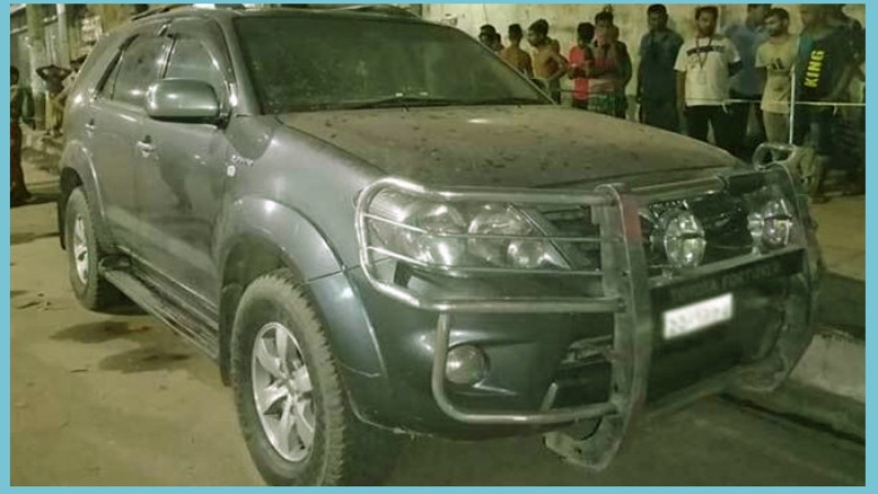 গাড়ির ভেতর থেকে এক ব্যক্তির অর্ধগলিত মরদেহ উদ্ধার