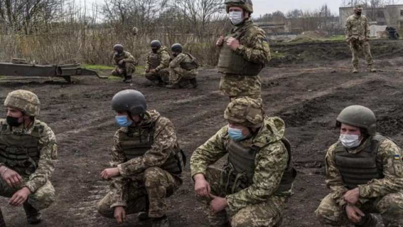 ইউক্রেনকে ঘিরে ফেলেছে রাশিয়া