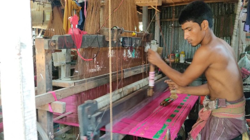 টাঙ্গাইলে ৬০ ভাগ তাঁতকল বন্ধ, নেই শাড়ি তৈরির ধুম