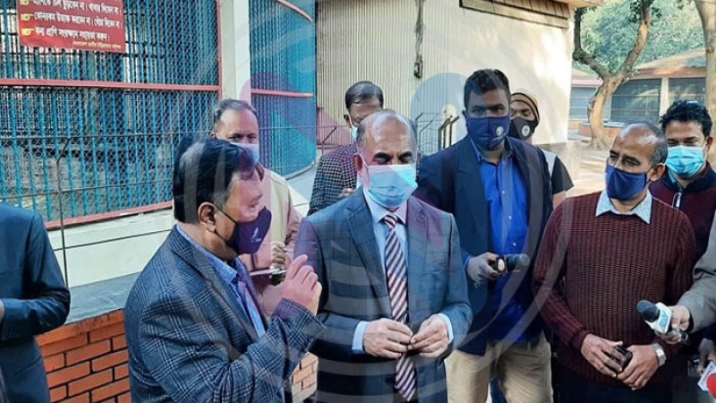 চিড়িয়াখানায় ঝটিকা পরিদর্শনে মৎস্য ও প্রাণিসম্পদমন্ত্রী