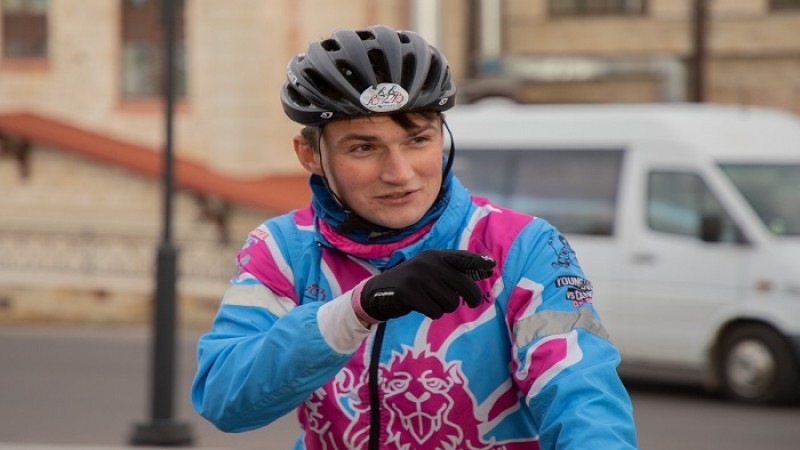 ক্যান্সারকে সঙ্গী করে সাইকেলে বিশ্ব ভ্রমণ