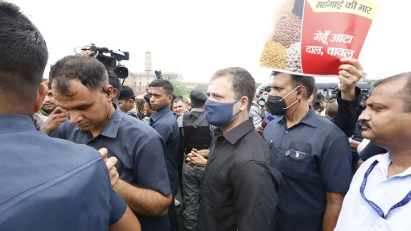 রাহুল গান্ধী আটক