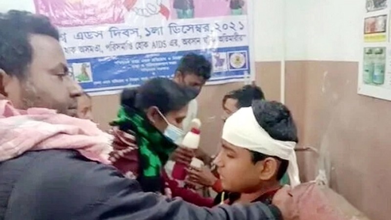 মোবাইলে গেম খেলা নিয়ে সংঘর্ষ, নারীসহ আহত ৬