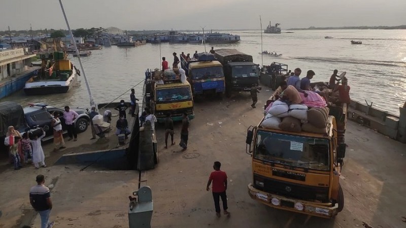 বাংলাবাজার-শিমুলিয়া রুটে নৌযান চলাচল বন্ধ