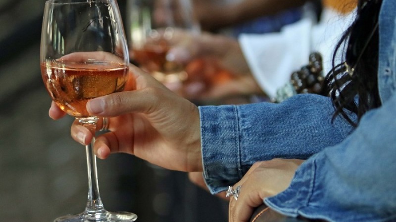 মোদির রাজ্যে ভেজাল মদপানে মৃতের সংখ্যা বেড়ে ৩৮