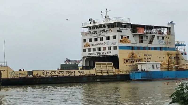 পদ্মা সেতুর ১-বি স্প্যানে ফেরির ধাক্কা