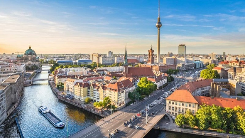 অতীতের ভুল শোধরাতে মরিয়া জার্মানি