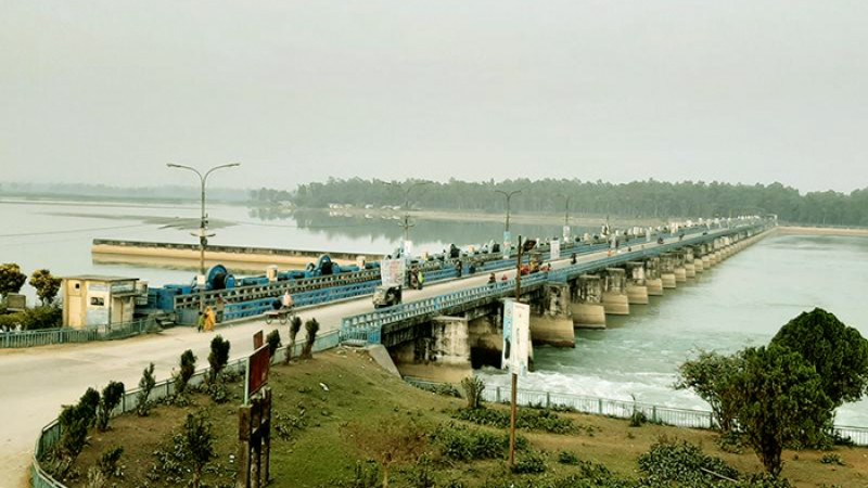 খুলে দেওয়া হয়েছে তিস্তা ব্যারেজের ৪৪ গেট