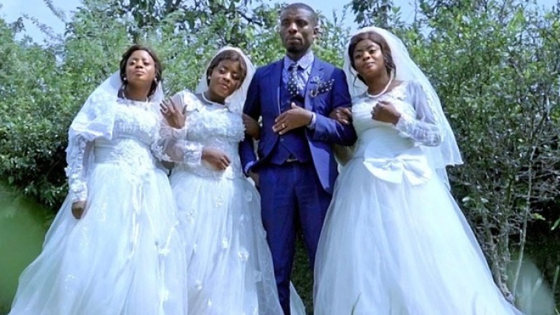 প্রেমের পর তিন বোনকেই একসঙ্গে বিয়ে করলেন যুবক