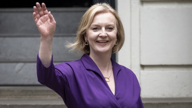 যুক্তরাজ্যের প্রধানমন্ত্রী হিসেবে দায়িত্ব নিচ্ছেন লিজ ট্রাস