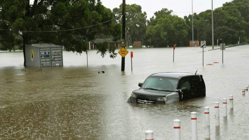 সিডনিতে বন্যা, বাড়িঘর ছাড়ছেন হাজার হাজার মানুষ