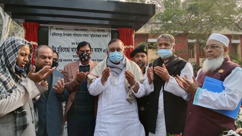 ‘মেজর জিয়া ও আকরাম অন্য দেশে গা ঢাকা দিয়েছে’