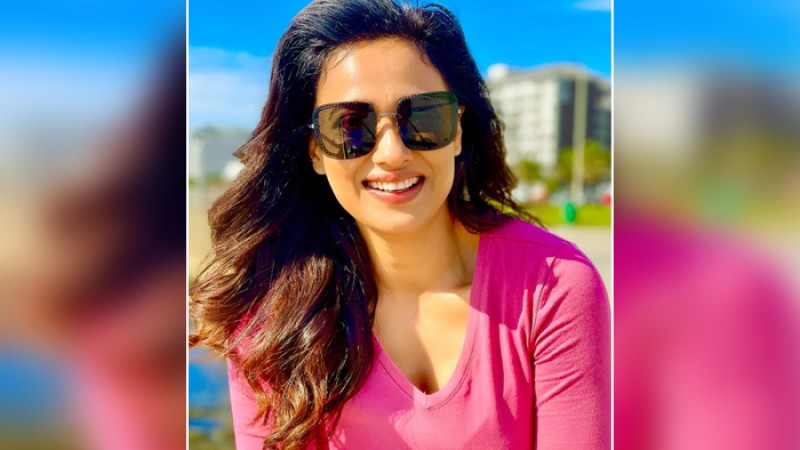 স্রষ্টাকে নিয়ে আপত্তিকর মন্তব্যে তুমুল বিতর্কে অভিনেত্রী