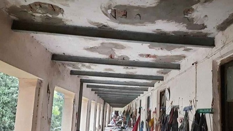 ঢাবির এসএম হলে ফাটল, আসবাব সরানোর নির্দেশ