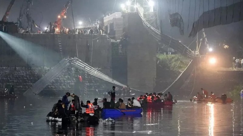 ভারতের গুজরাটে ঝুলন্ত সেতু দুর্ঘটনায় ৯ জন গ্রেপ্তার