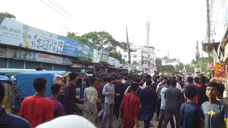 লক্ষ্মীপুরে বিএনপির মঞ্চে ছাত্রলীগের হামলা