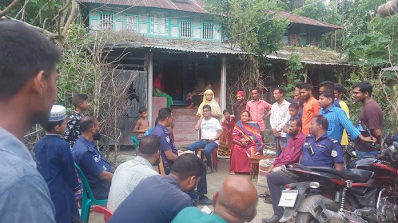 পদ্মা সেতুর নাট-বল্টু খোলা যুবকের বাড়িতে হামলা-ভাঙচুর