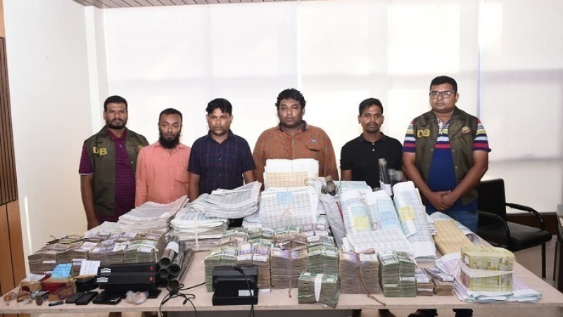 ২০ কোটি টাকা মূল্যের জাল স্ট্যাম্পসহ ৪ জন গ্রেপ্তার