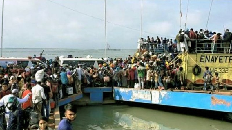 ফেরি থেকে নামতে গিয়ে নিহত ৫