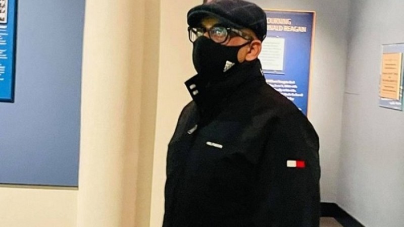 টিকিট হাতে দুবাই বিমানবন্দরে ডা. মুরাদ